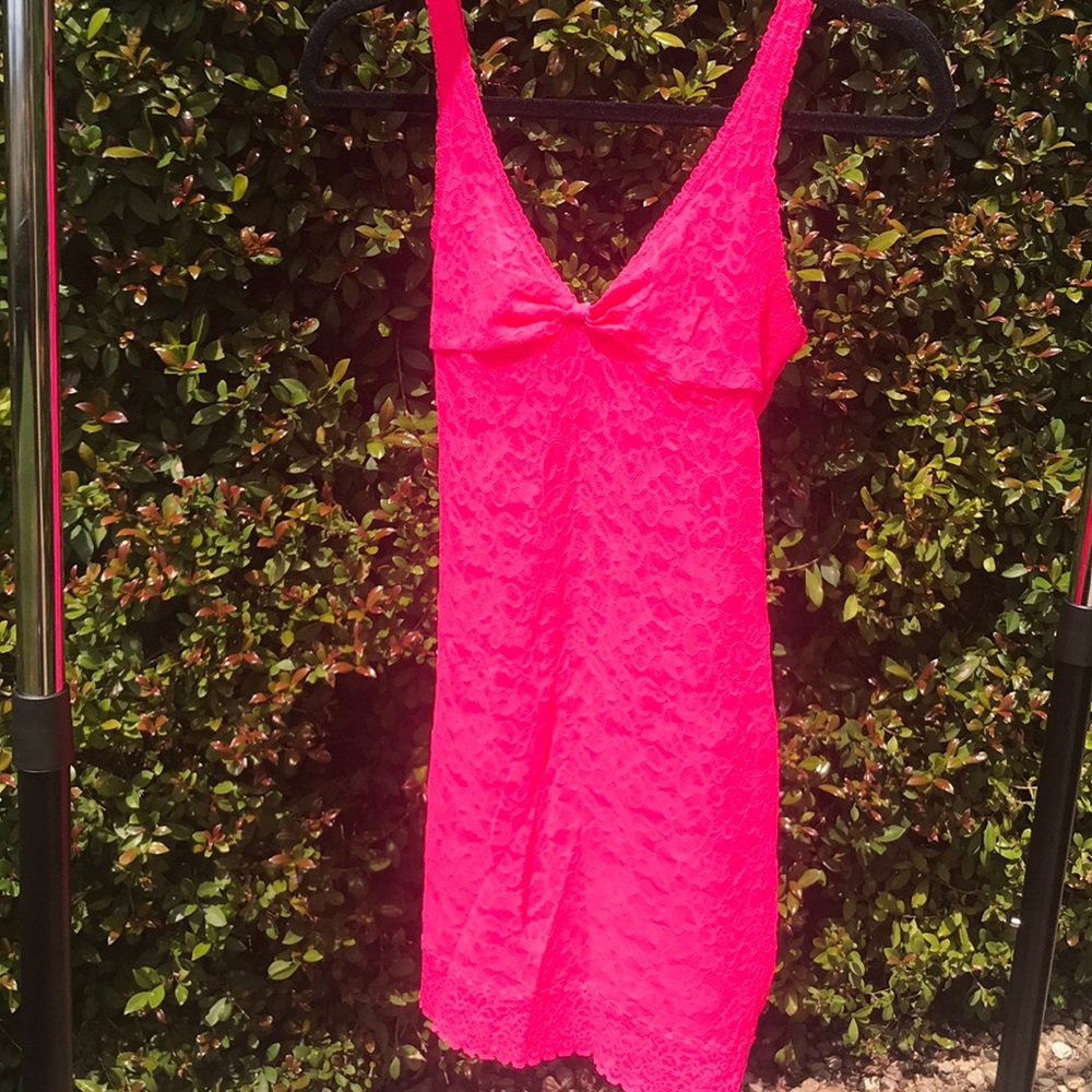 Neon Pink Lacie